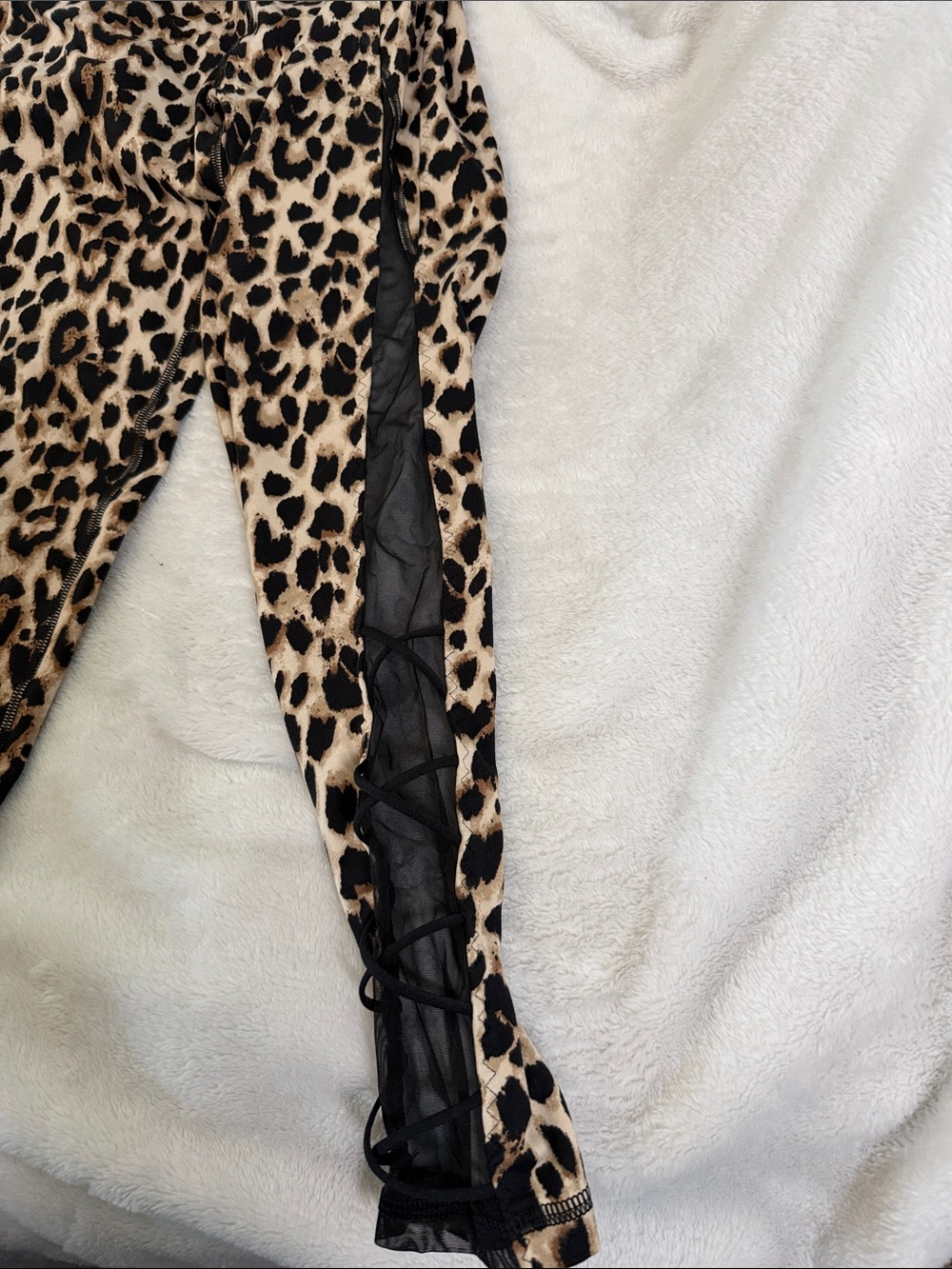 Victoria's Secret Leopard Print Leggings & Sports Bra (34DDD) - Beige/Black - Picture 3 of 6